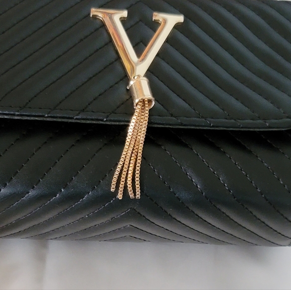 I ▪︎ T Crossbody bag  . - Picture 4 of 10